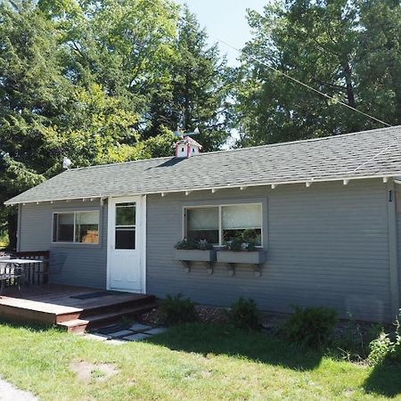 Sleeping Bear Riverside Cabins - Cabin #1 Honor Exterior foto