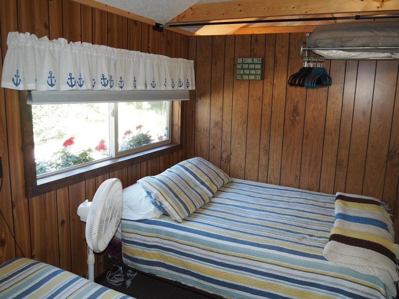 Sleeping Bear Riverside Cabins - Cabin #1 Honor Exterior foto